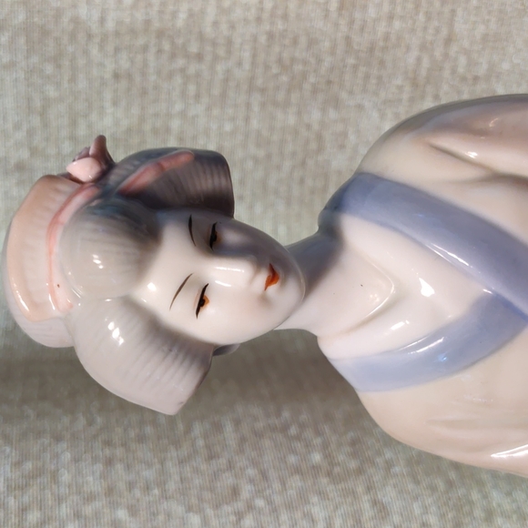 Accents Vintage 1 Ceramic Porcelain Asian Girl Geisha Figurinesmade